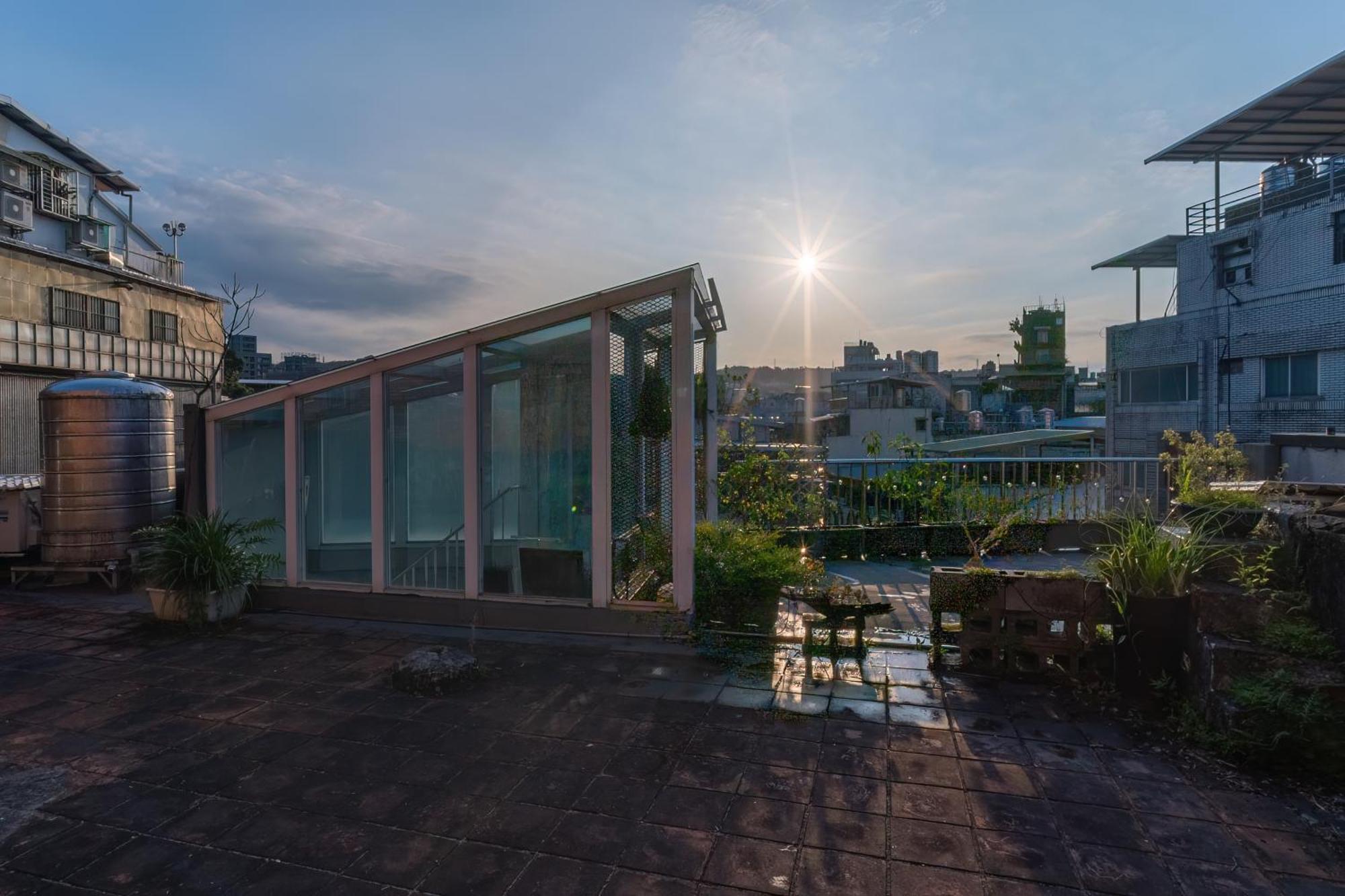 Enzo House Apartment Keelung Bagian luar foto